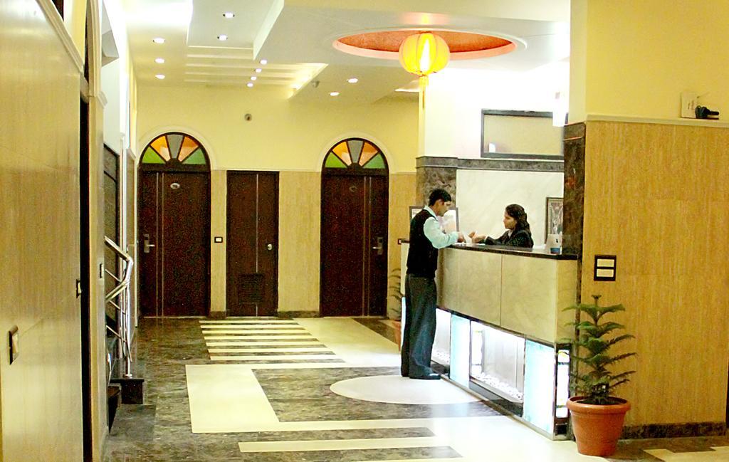 Hotel Wall City New Delhi Bagian luar foto