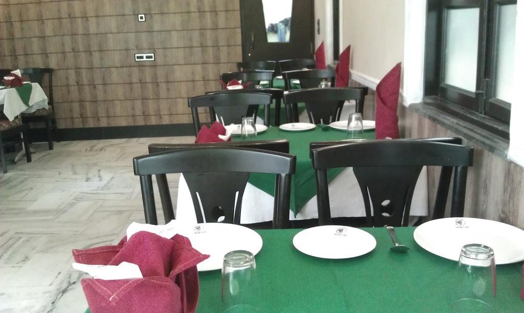Hotel Wall City New Delhi Bagian luar foto