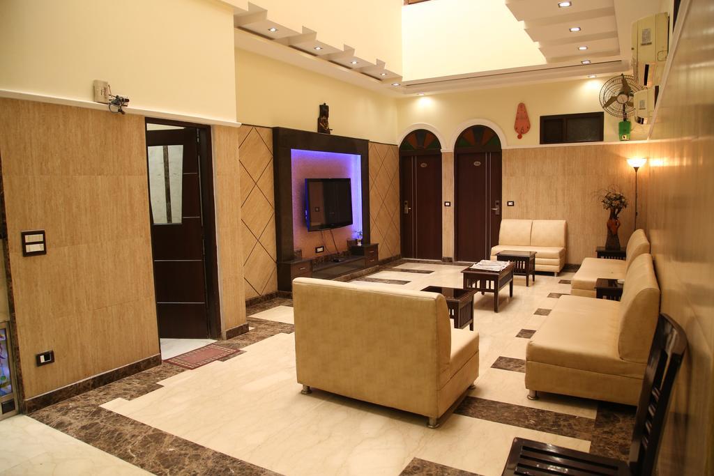Hotel Wall City New Delhi Bagian luar foto