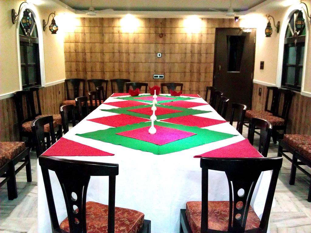 Hotel Wall City New Delhi Bagian luar foto